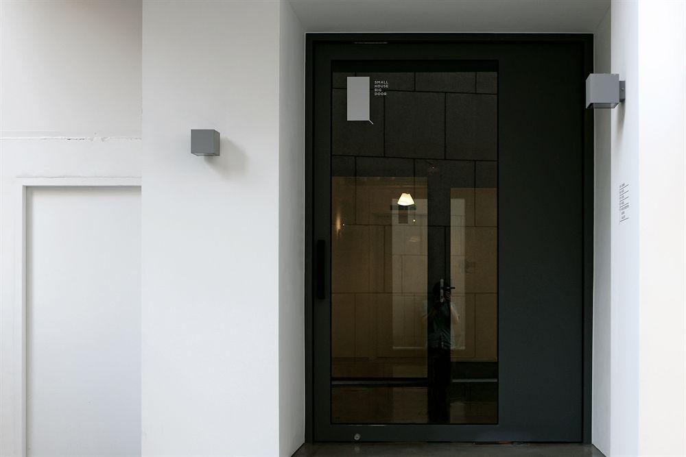 Small House Big Door Seul