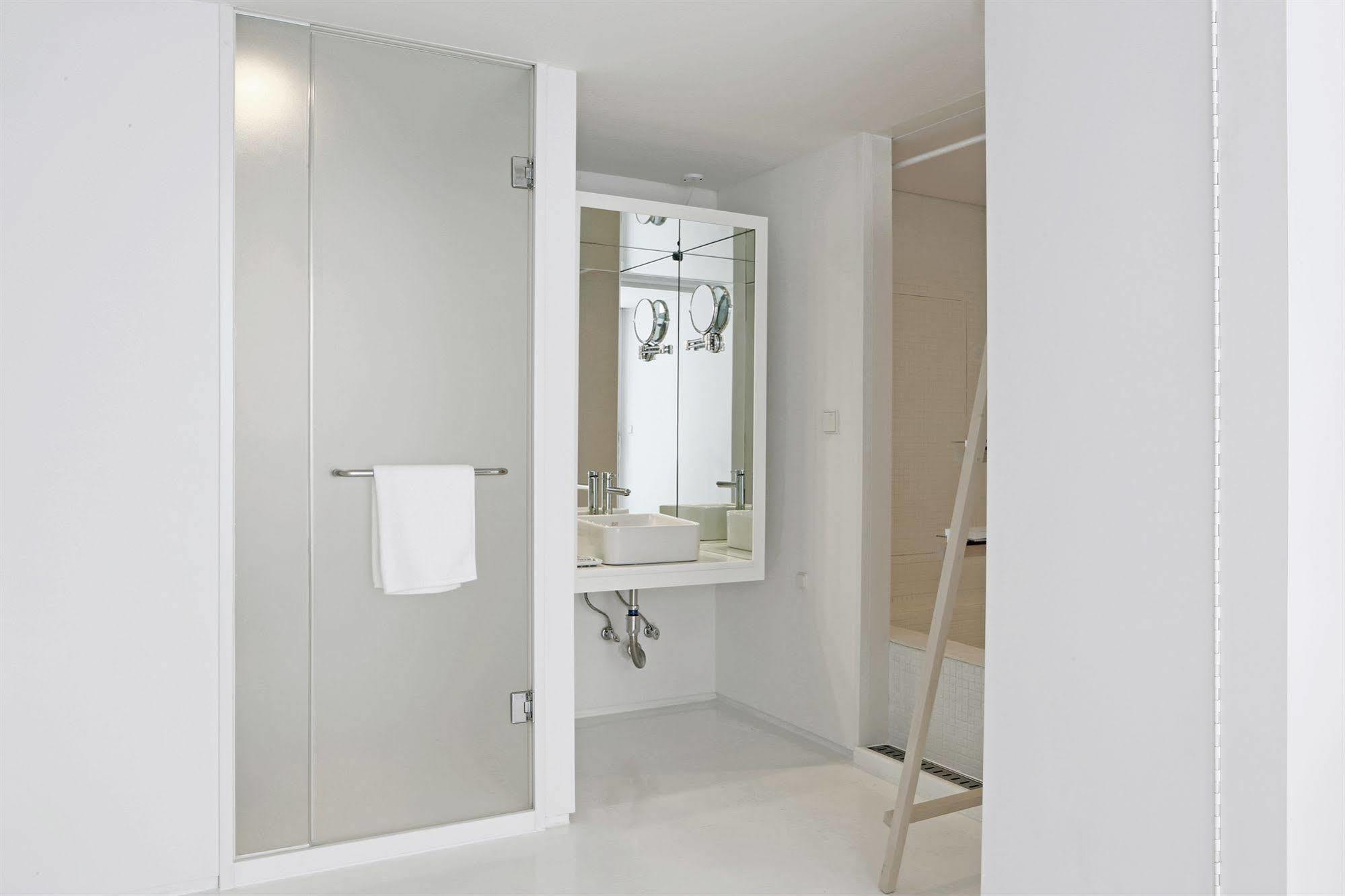 Small House Big Door 2* Seul
